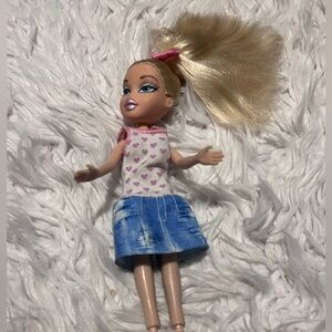 BRATZ  CLOE 2001
